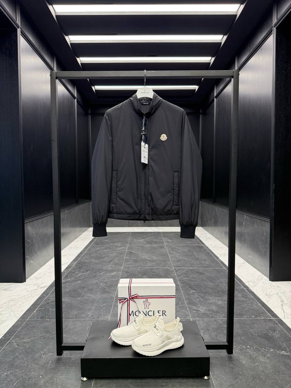 Ветровка & Безрукавка Moncler