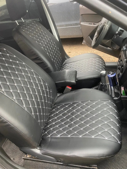 Чехлы на Лада Гранта сплошные сиденья (Ромб бабочка белые нитки)