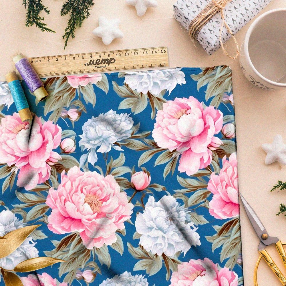 Ткань премиум таффета цветущие пионы на темно-голубом