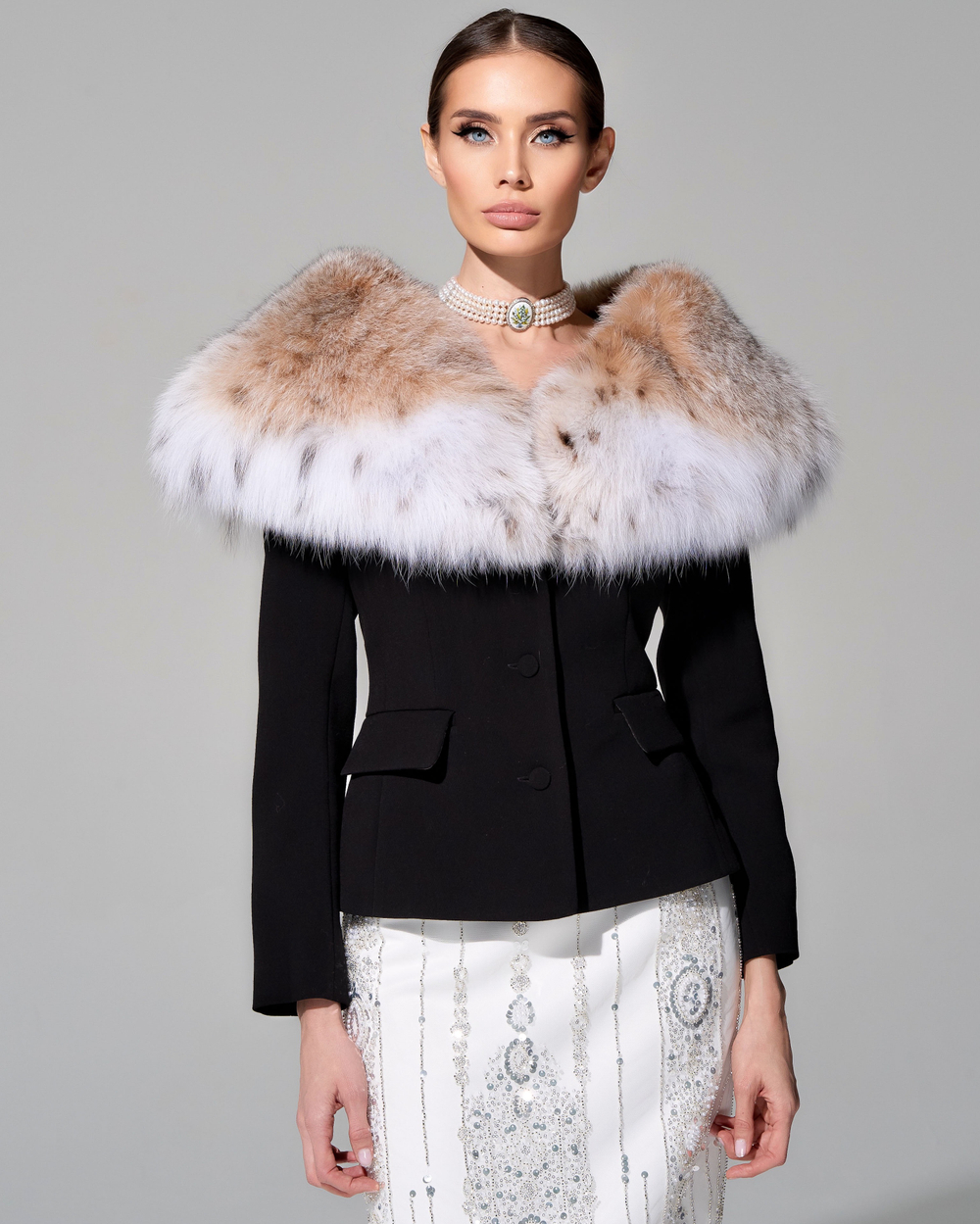 Приталенный жакет из итальянского крепа с меховой отделкой рыси