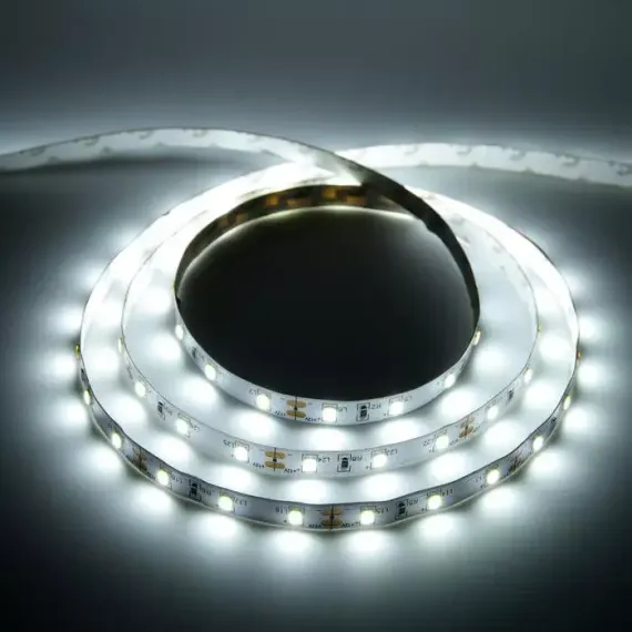Комплект светодиодной ленты General 5 м., IP20, SMD2835, 60 LED/м., 12 В, 6500К, GENERAL (7753069)