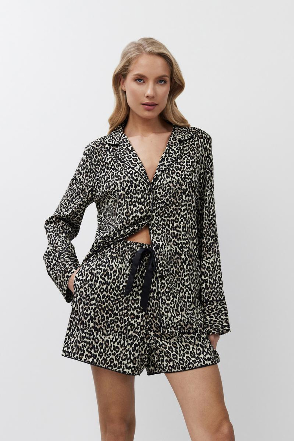 LEONA Пижама женская с шортами