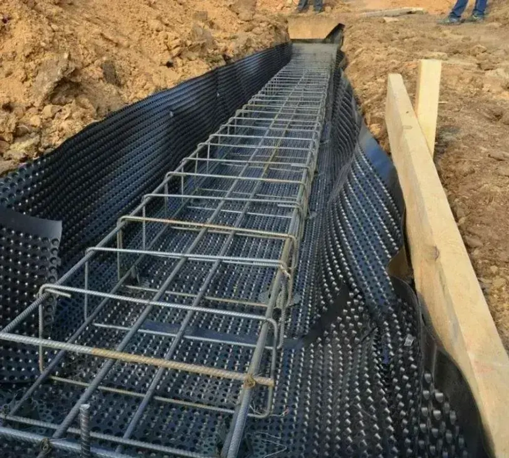 Профилированная мембрана Lite (1х20 м) шип 8 мм 450 г/м2