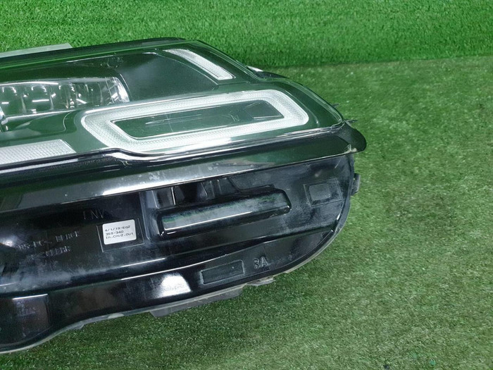 Фара правая Range Rover Velar (2017-2023) LED