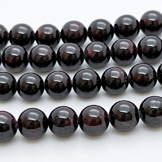 Гранат альмандин бусины, размер около 7,9-8,1 мм, цена за 12 шт (1/4 нити)