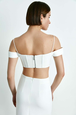 Топ укороченный корсетного типа из крепа с открытыми плечами