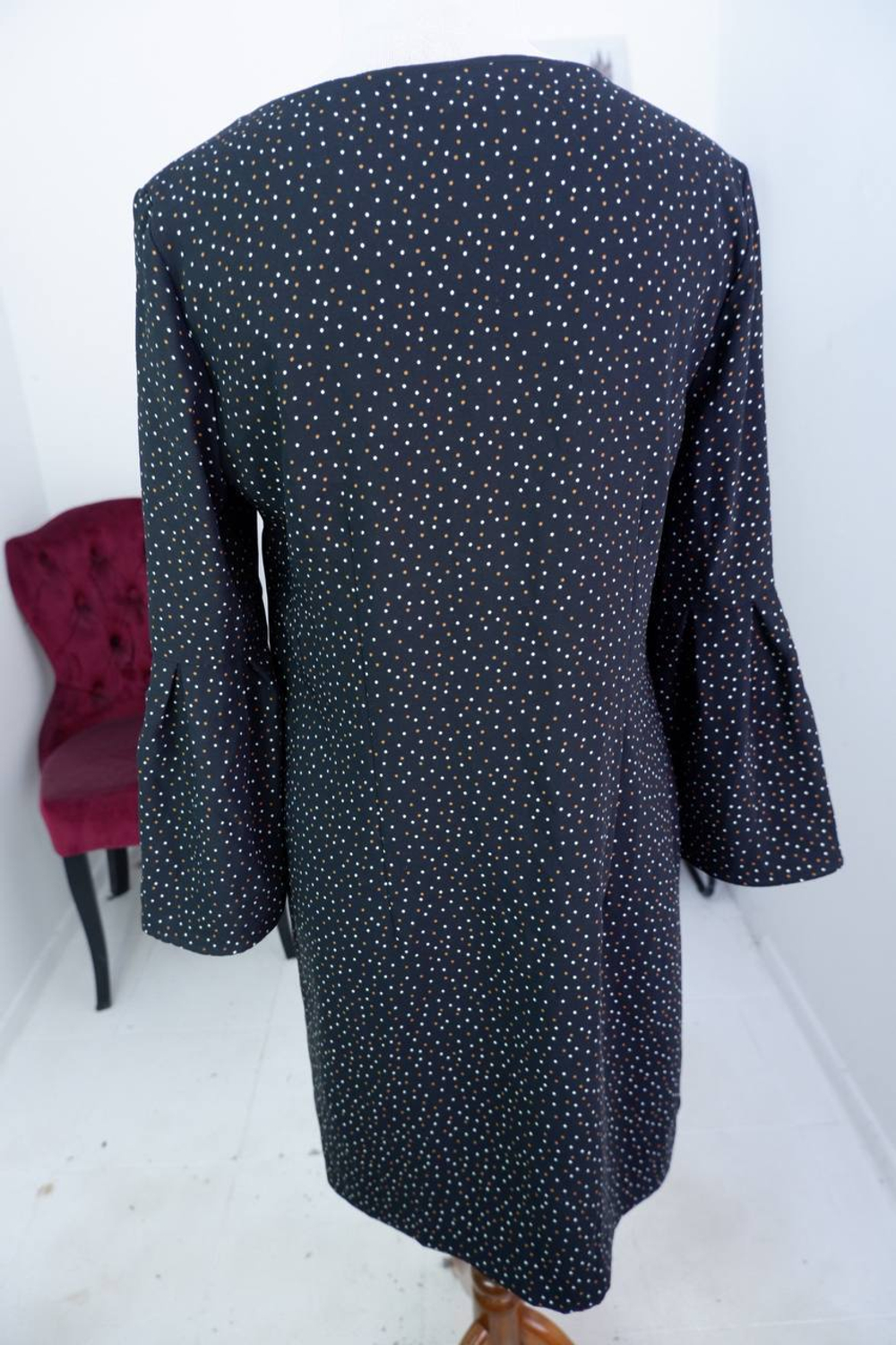 Платье H&M в мелкий стильный горошек 46 размер