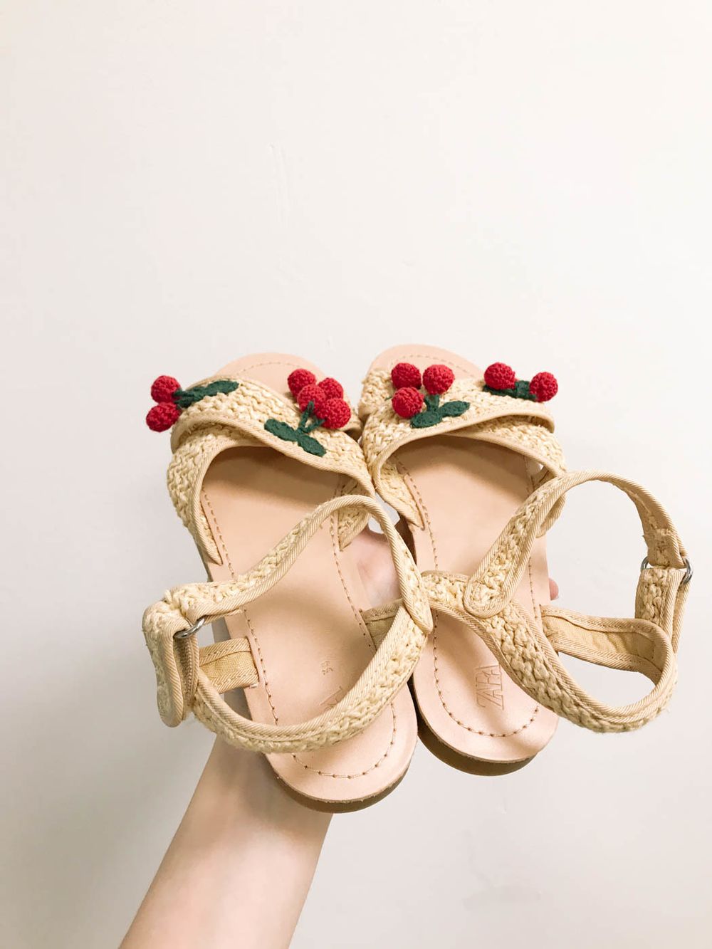 Сандалии Zara