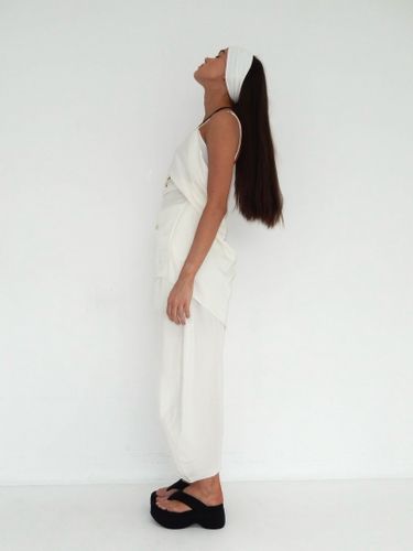 Молочный костюм свободного кроя