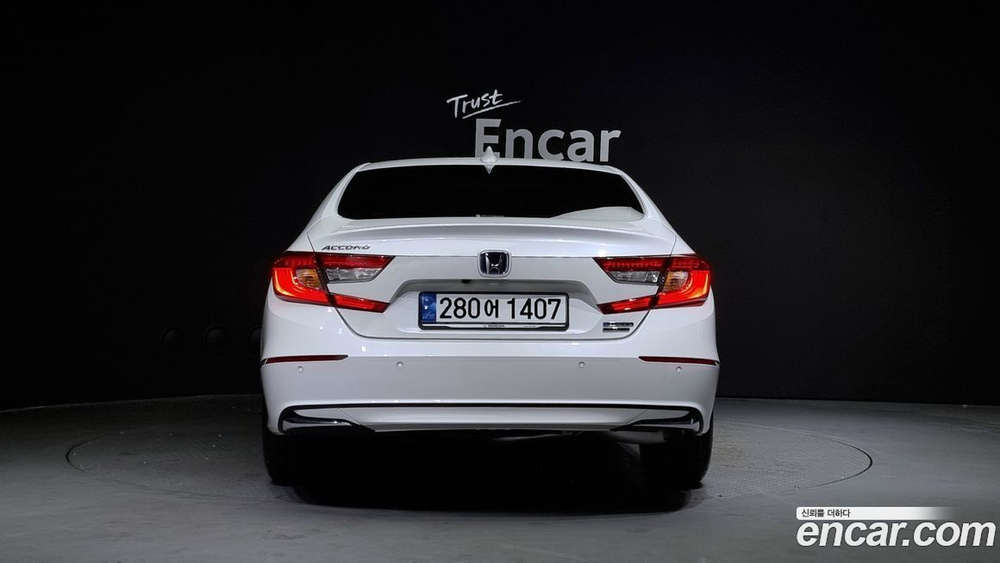 Honda Accord 10 Generation 2.0 Hybrid Touring (09.2022)