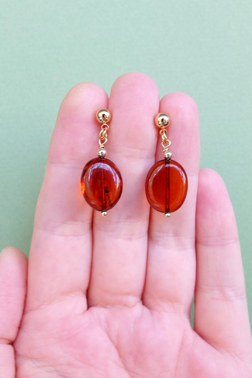 Гвоздики позолоченные с янтарём коньячным