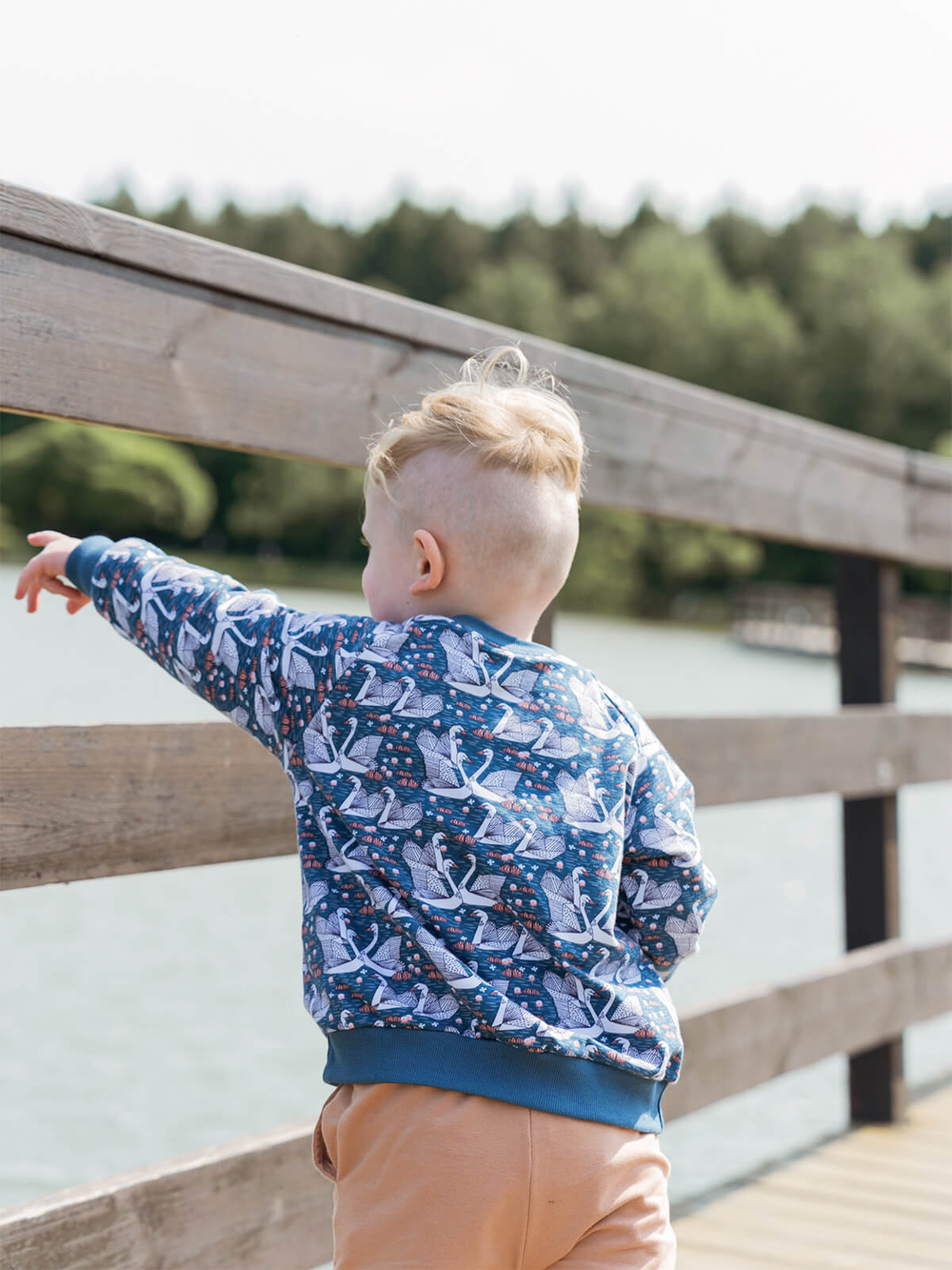 Свитшот оверсайз Mjölk Лебеди