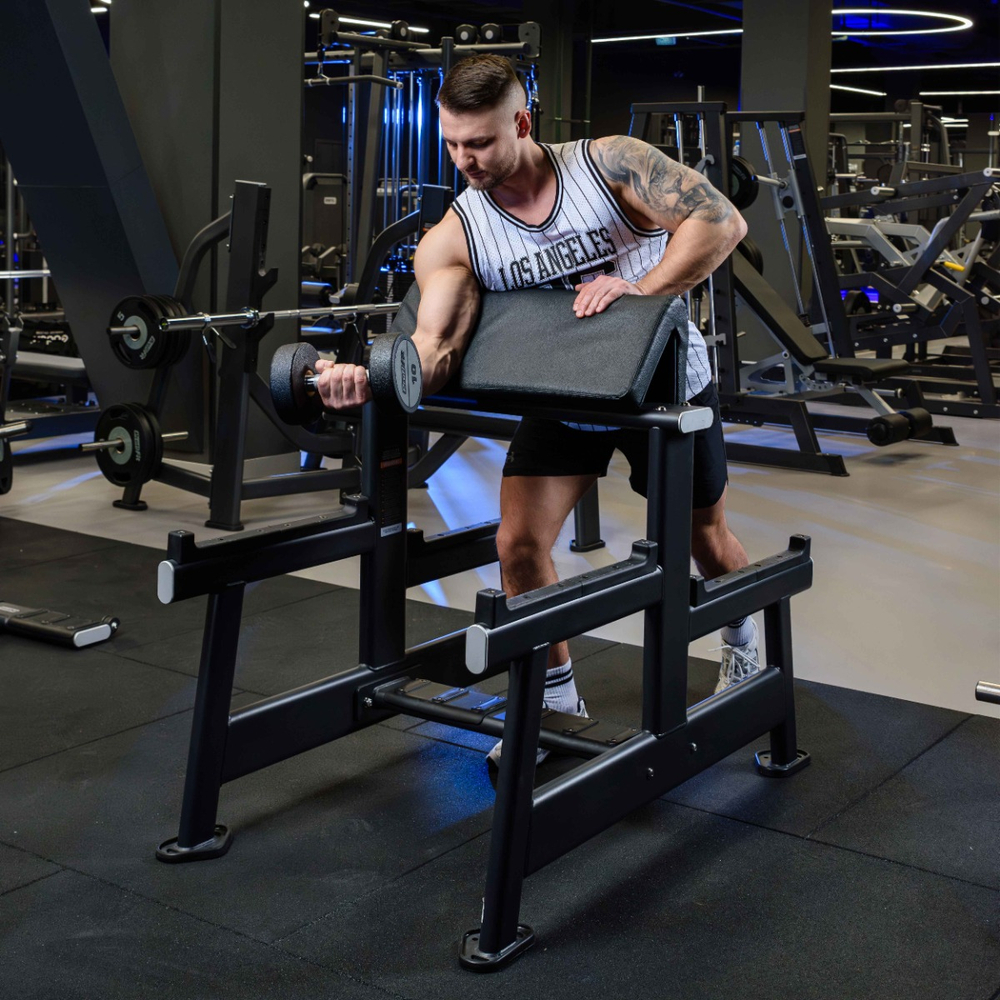 E7044 Скамья для бицепса. Скамья Скотта