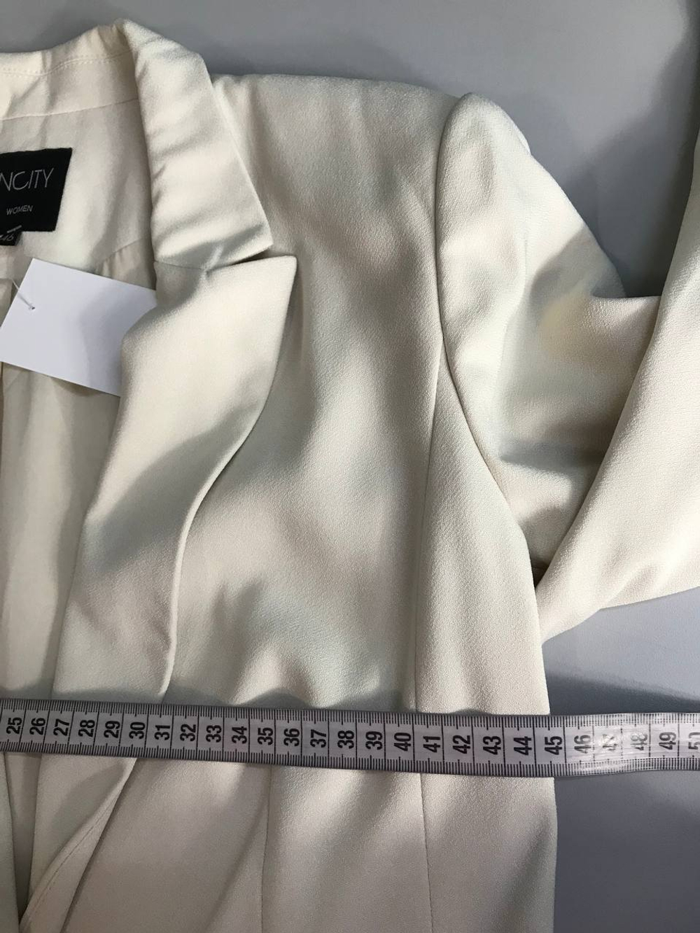 Жакет Incity светлого оттенка, визуально на 46 размер