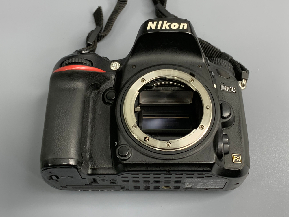 Nikon D600 183000 кадров Трещина на верхнем экране
