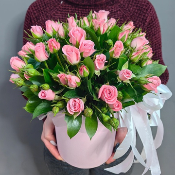 Композиция с кустовыми розами сорта "Odilia"