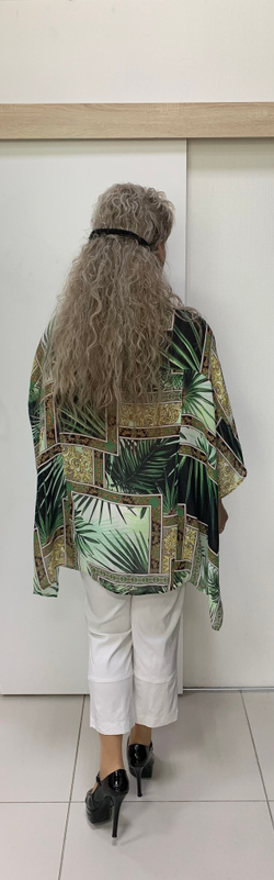 Воздушная туника-пончо оригинальной расцветки