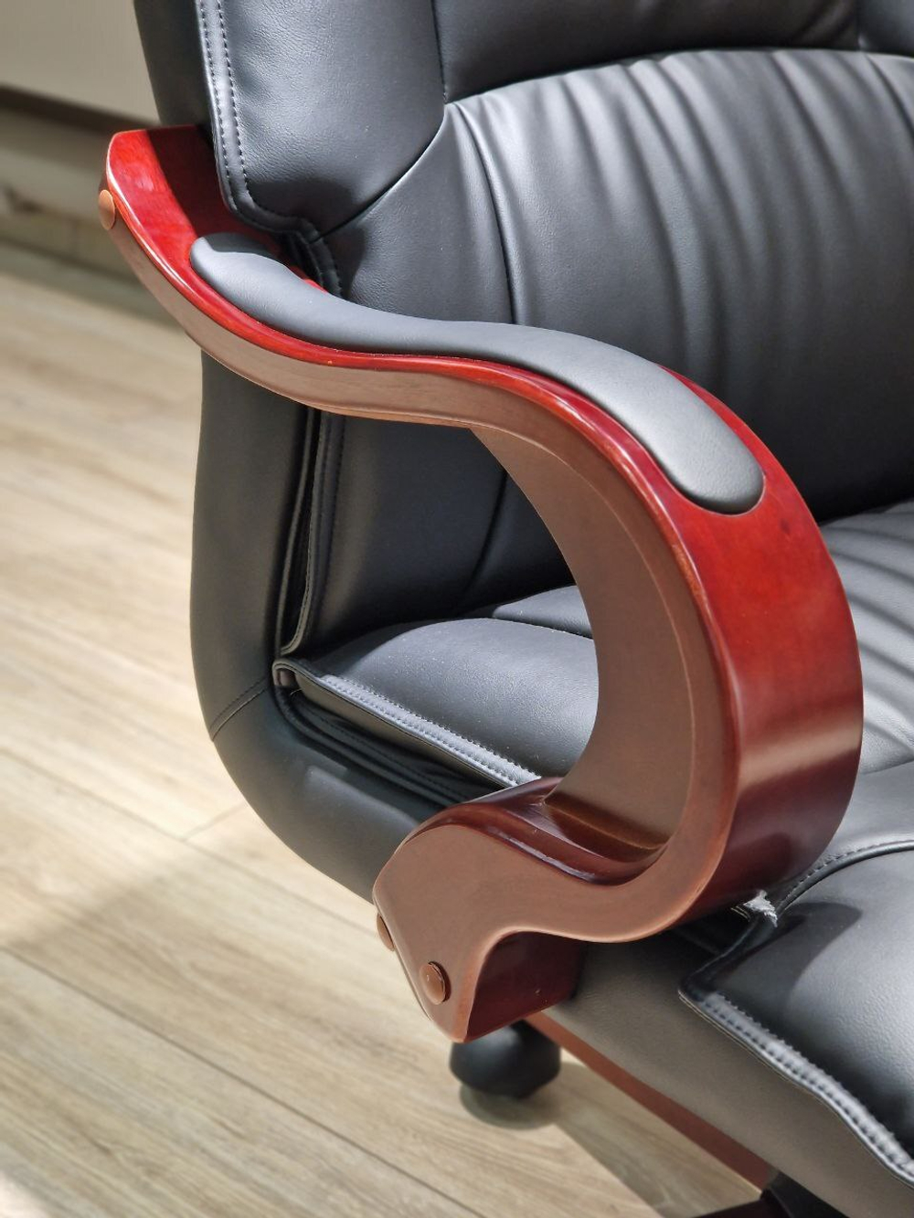 Кресло офисное 2166 582045 Black color LEATHER