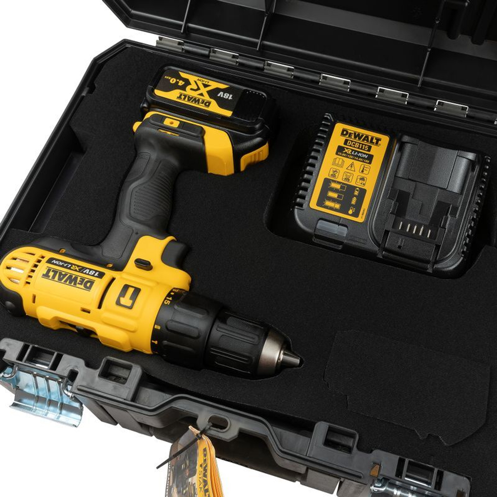 Шуруповерт Dewalt DCD 790 M2 18В 2х4 Ач