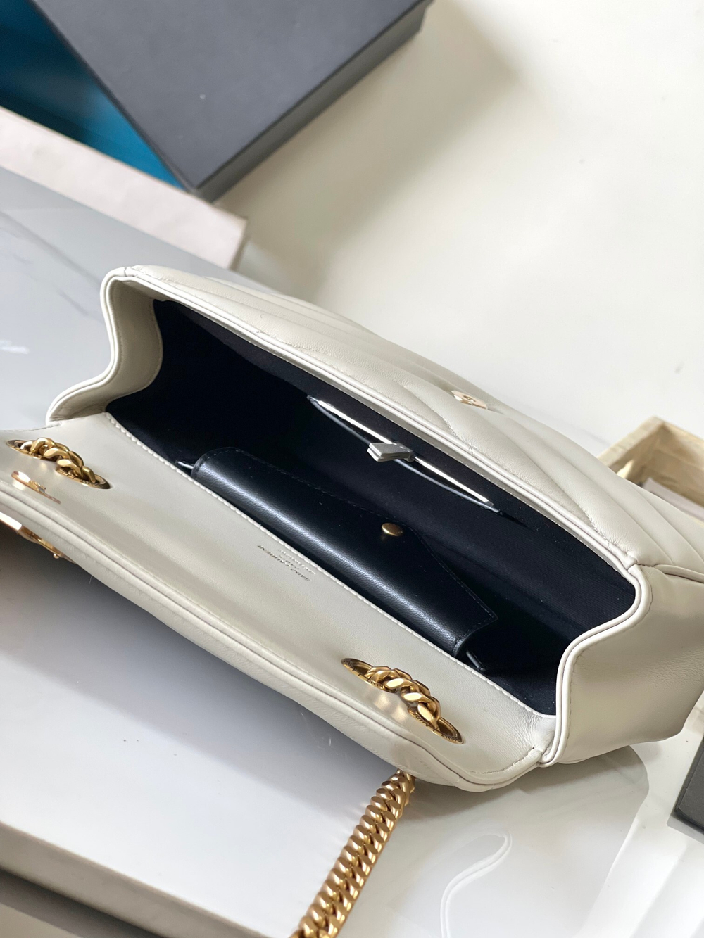 Saint Laurent Loulou Small 24 cm