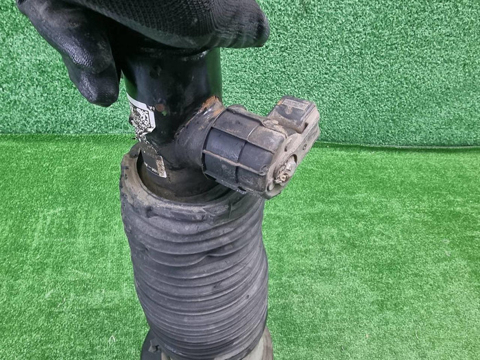 Стойка пневматическая правая BMW X5 G05 (18-23)