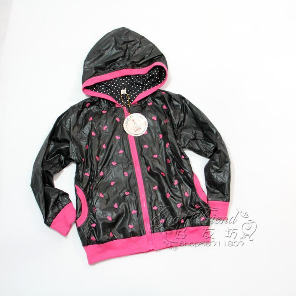 Ветровка с капюшоном и вышивкой в виде сердец