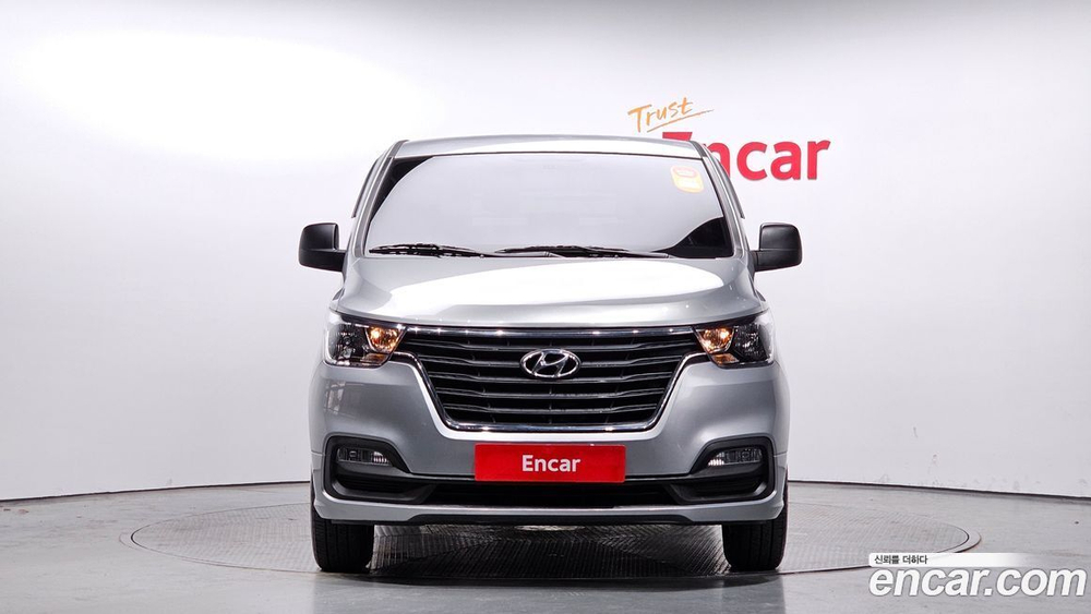 Hyundai The New Grand Starex Van 3-х местный (10.2020)
