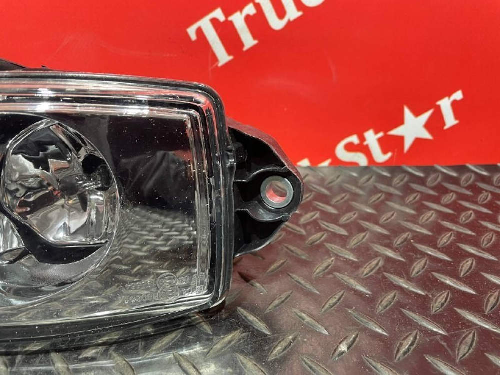 Фара противотуманная правая