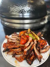 Керамический угольный гриль Monolith Two.55, 43 см, с ножками и столиками, чёрный