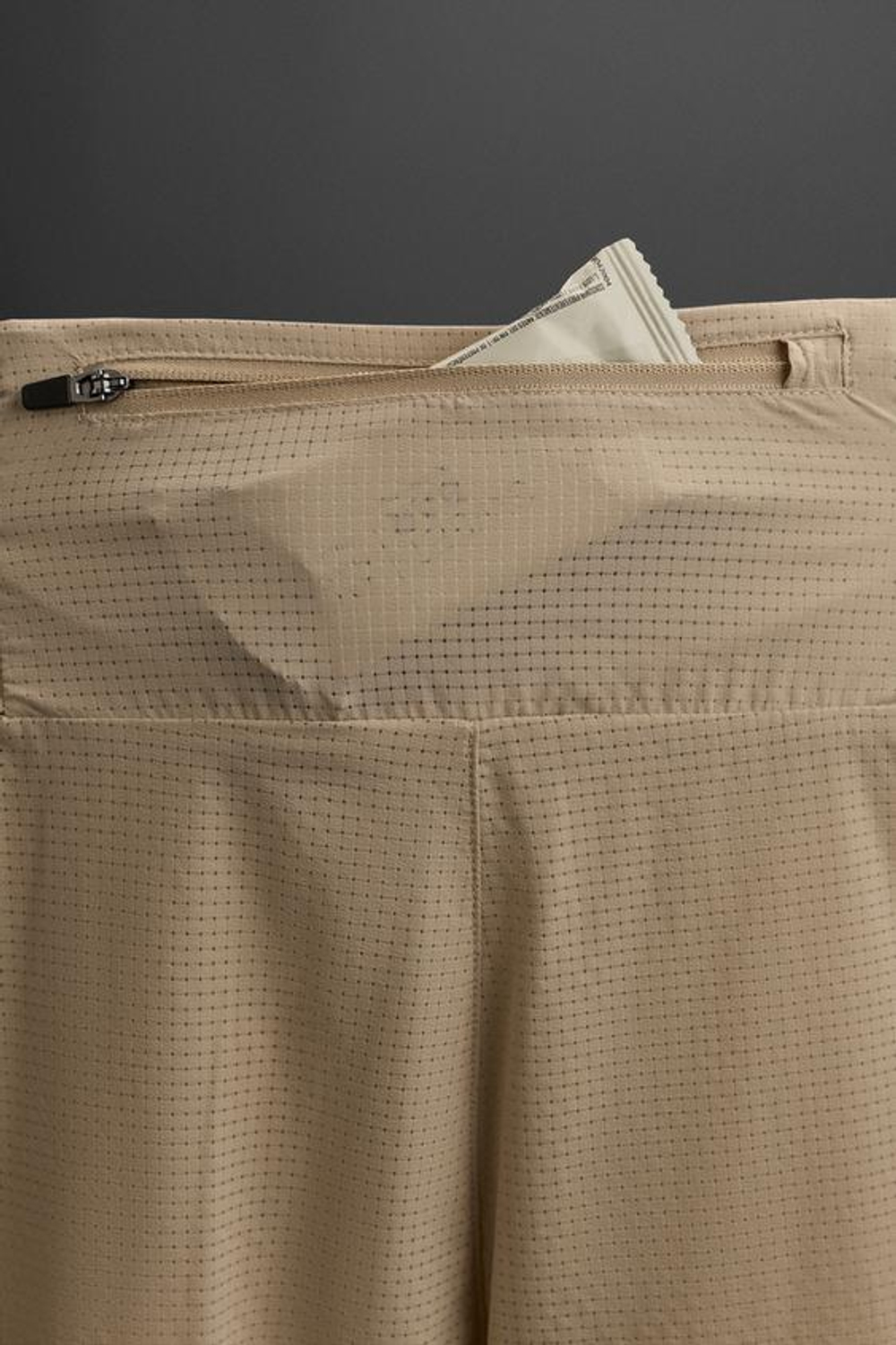 ZARA СПОРТИВНЫЕ ШОРТЫ В СТИЛЕ КОЛОР-БЛОК, ЖЕЛТОВАТО-БЕЛЫЙ