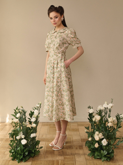 Платье с отложным воротником