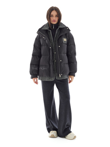 Черный пуховик с комбинированной рубашкой