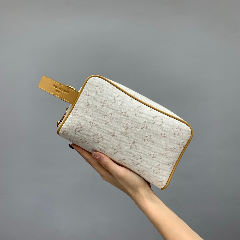 Louis Vuitton Locker Dopp Kit