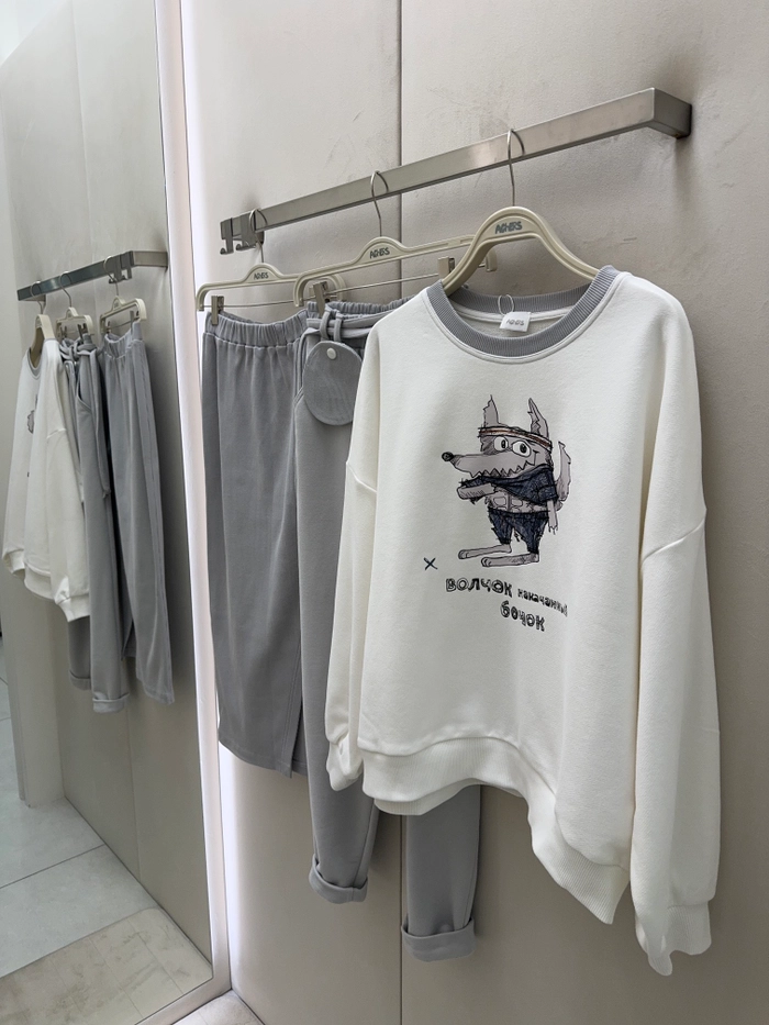 СВИТШОТ РЕНА МОЛОЧНЫЙ ВОЛЧОК НАКАЧАННЫЙ БОЧОК