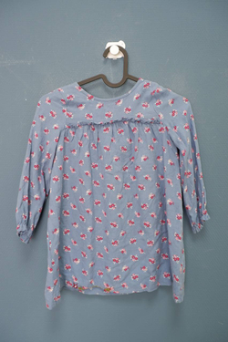 Блузка в цветочек на 4/5 лет