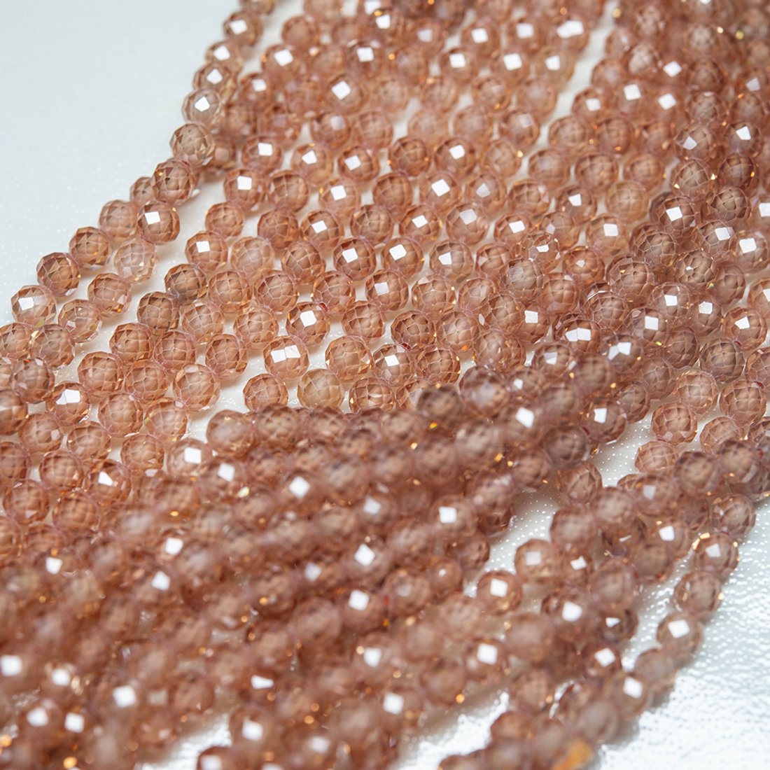 Фианиты, оттенок "Шампанское", 4мм шар, микроогранка