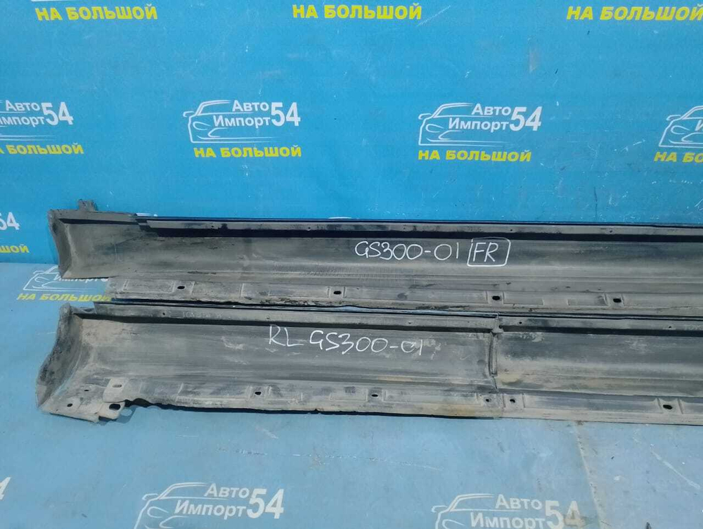 Порог правый пластиковый LEXUS GS300 1999
