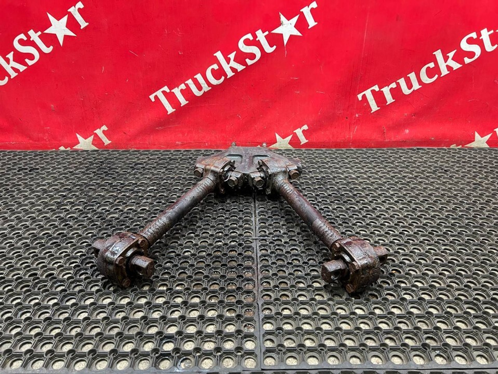 Кронштейн тяги реактивной в сборе