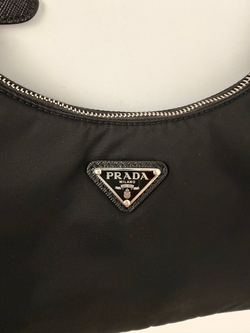 Сумка Prada Re-Edition