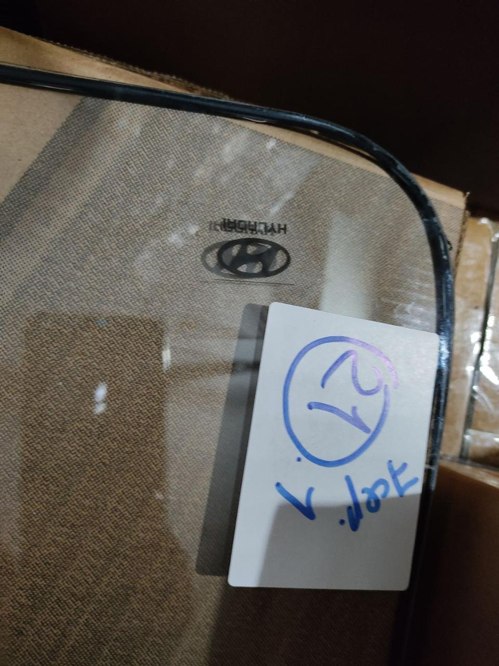 Стекло верхней двери (форточка) на Hyundai R210LC7