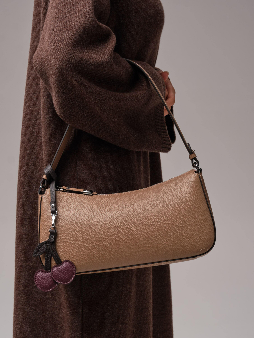 Кожаная сумка багет кросс-боди коричневый капучино