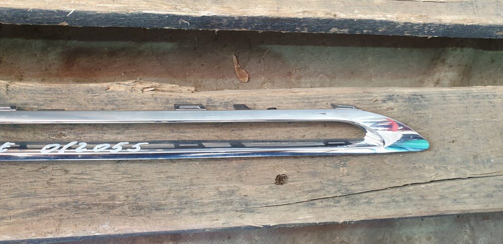 Молдинг решетки радиатора  Mercedes GLE (W166) 15-18 Б/У Оригинал A1668881685