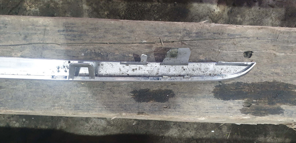 Молдинг решетки радиатора правый верхний Mercedes C-Class (W205) 14-18 Б/У Оригинал A2058880373