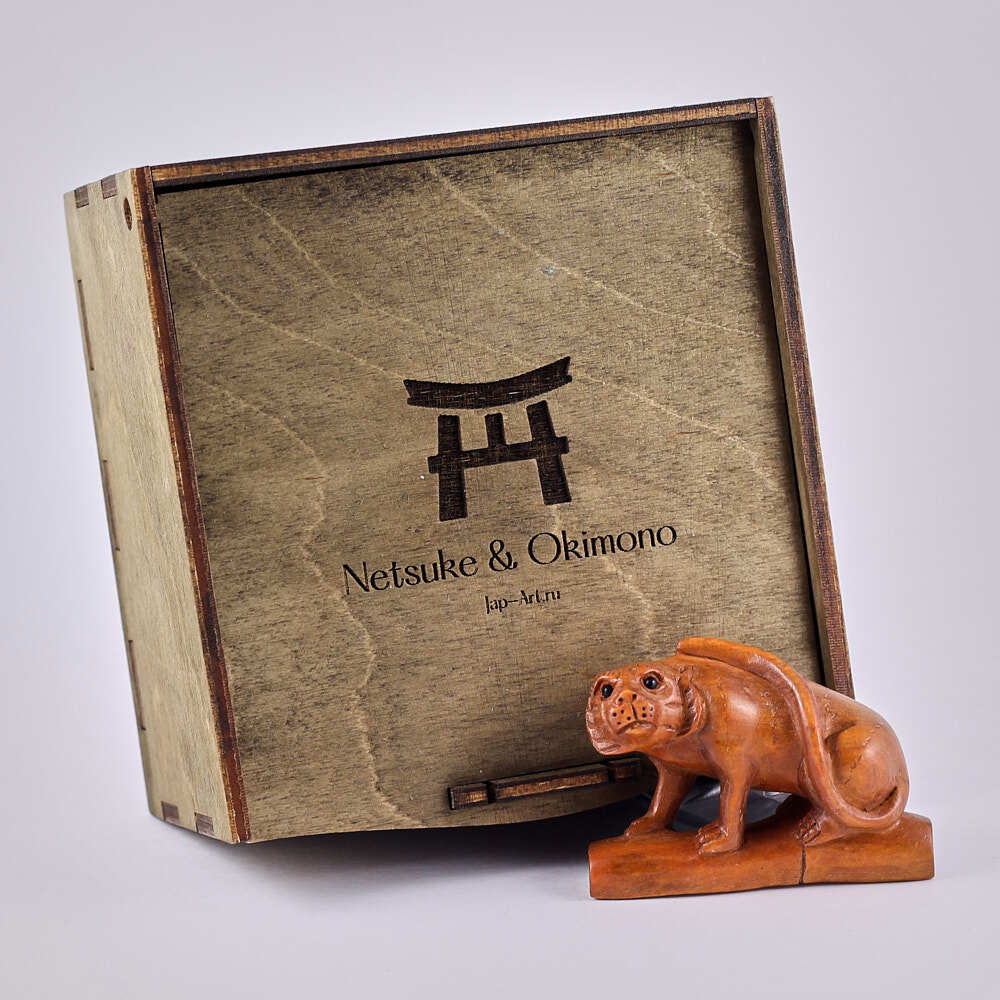 Нэцкэ Тигр на дереве