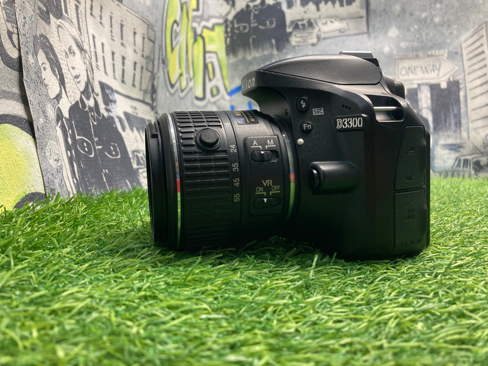 Nikon D3300 Kit 18-55mm VR II 12.600 кадров
