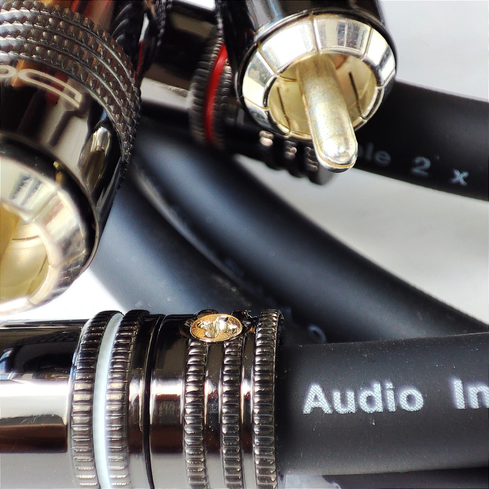 DAXX R109 Аудио кабель из посребренной монокристаллической меди 2х0,75мм2. High Grade. D=9mm