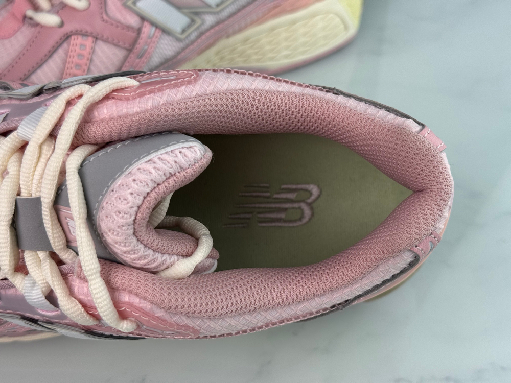 New Balance 1906U Lunar Shell Pink