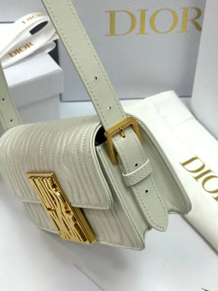 Сумка с клапаном Miss Dior белый