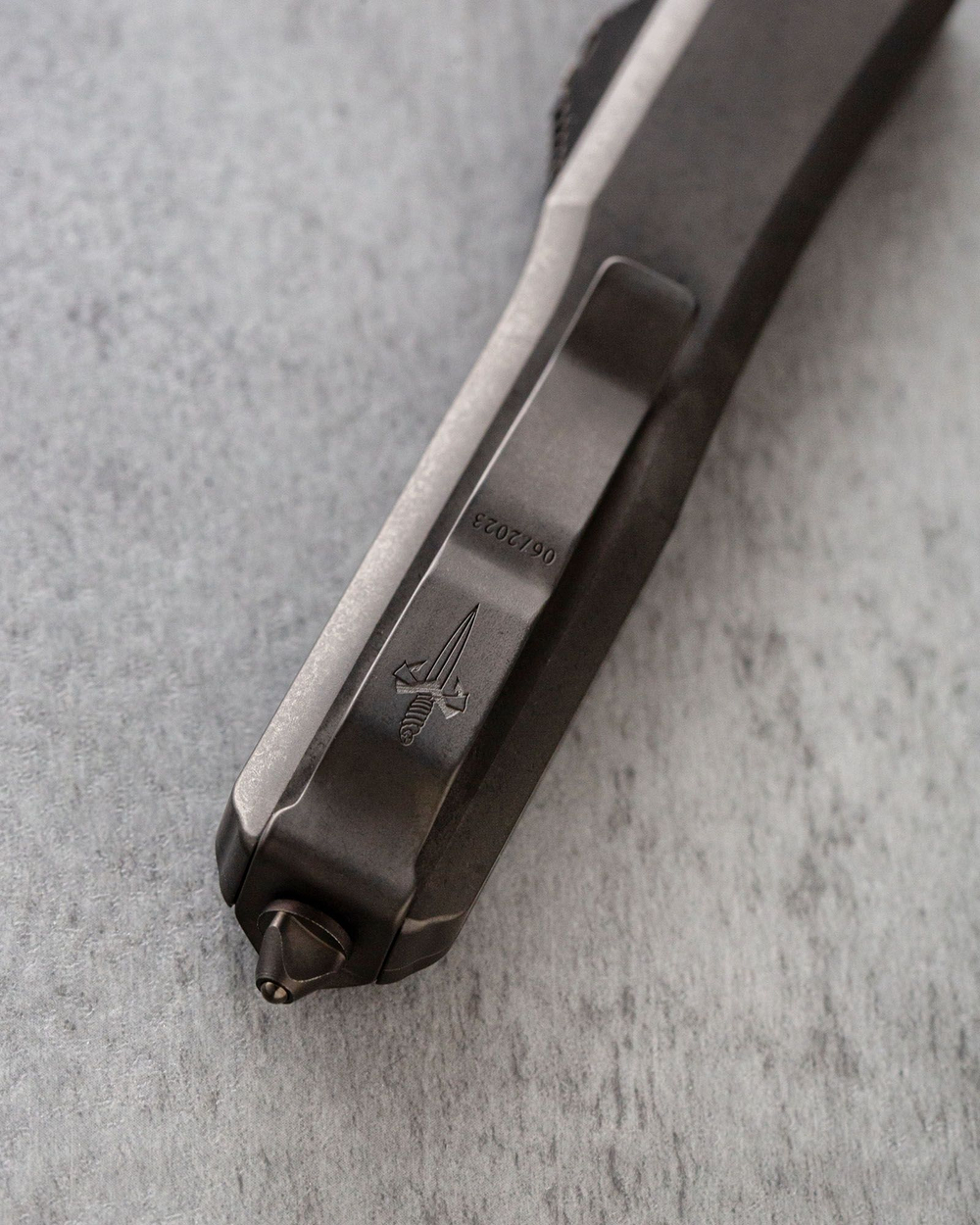 Автоматический складной нож Vespa Marfione Custom Knives Ultratech Hellhound Blackwash M390 119-1DLCBKS (черный-черный)