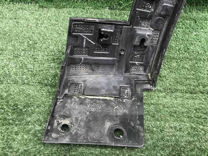 Расширитель передний левый Lixiang L9 (2022-н.в.)